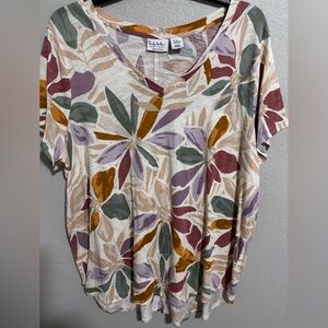 Nicole Miller women’s vneck floral tee